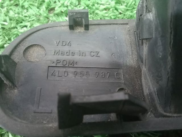 Форсунка омивача скла лобового, ліва 4L0955987C VAG