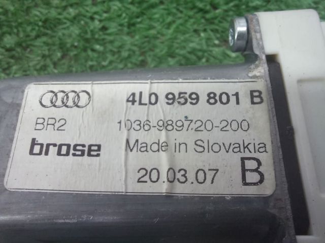 Моторчик склопідйомника двері задніх, лівих 4L0959801B VAG