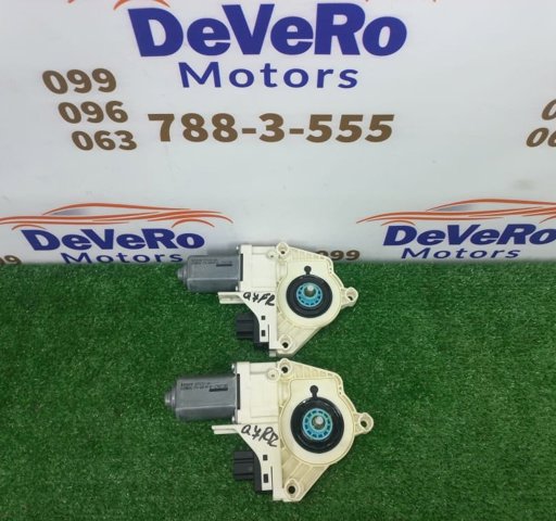 Моторчик склопідйомника двері задніх, правих 4L0959802B VAG