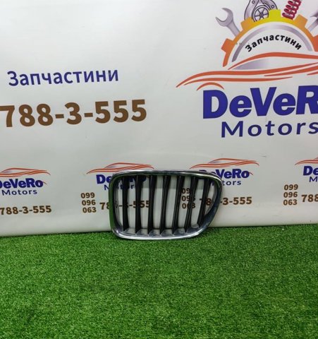Решітка радіатора ліва 51112993305 BMW