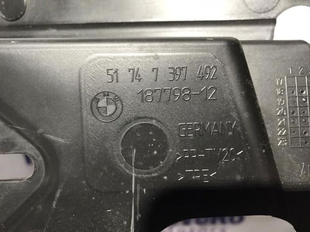Ущільнювач крила 51747397492 BMW