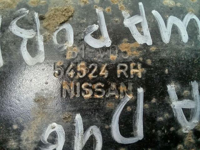 Важіль передньої підвіски верхній, правий 54524EB30A NISSAN