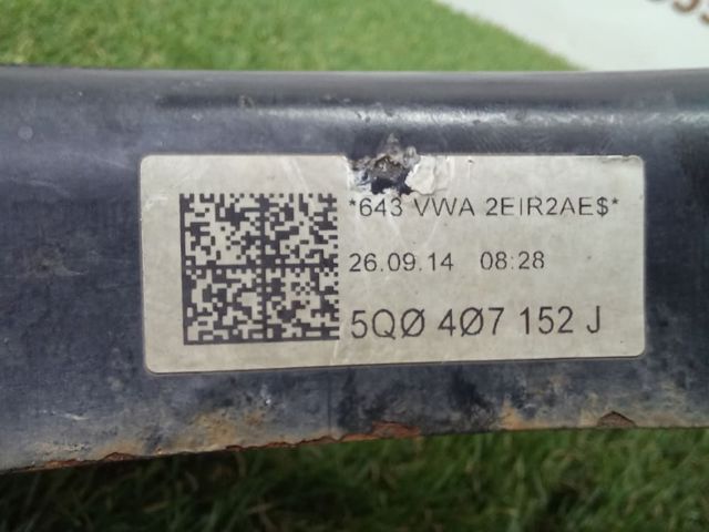 Правий важіль передній нижній підвіски 5Q0407152J VAG