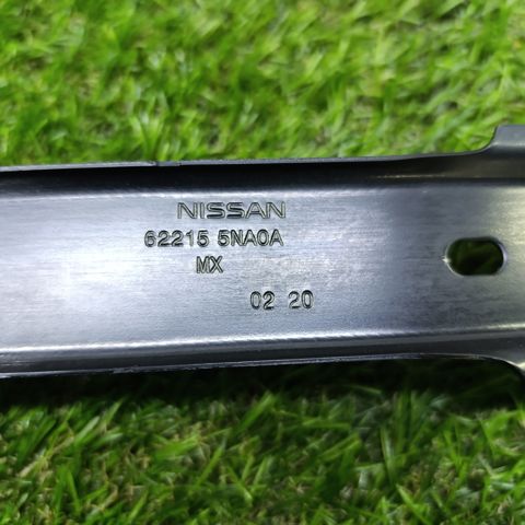 Рамка радіатора ліва 622155NA0A NISSAN