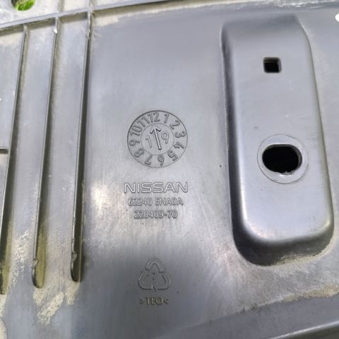 Накладка верхня передній панелі / супорта радіатора 622405NA0A NISSAN