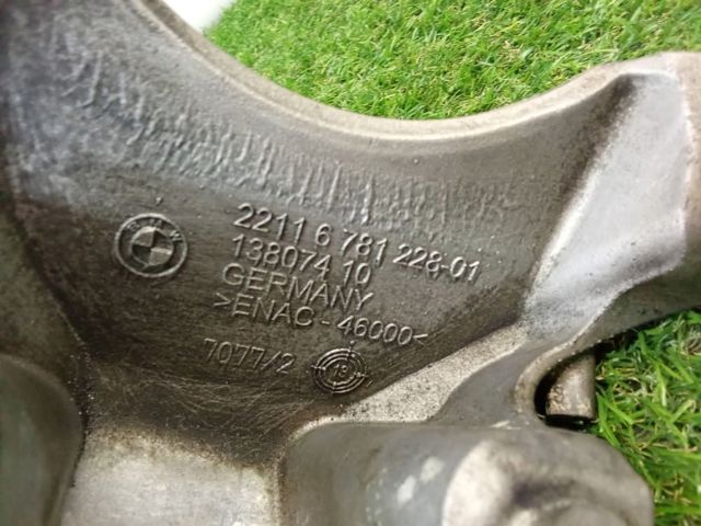 Кронштейн подушки (опори) двигуна, правої 6781228 BMW