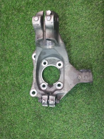 Кулак поворотний передній правий 68080868AB CHRYSLER