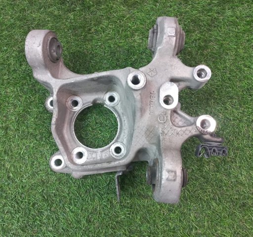 Цапфа поворотного кулака 68200070AB CHRYSLER