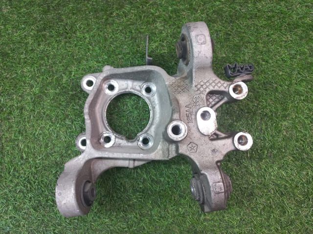 Цапфа поворотного кулака 68200071AB CHRYSLER