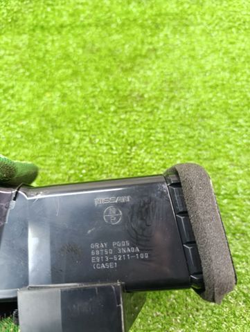 Решітка повітроводу 687503NA0A NISSAN