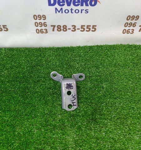 Петля заднтої двері, лівої 6878052031 TOYOTA