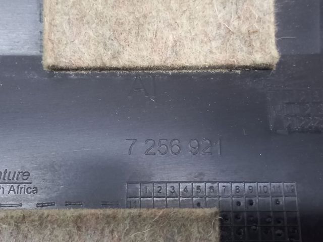 Кронштейн бампера заднього, центральний 7256921 BMW