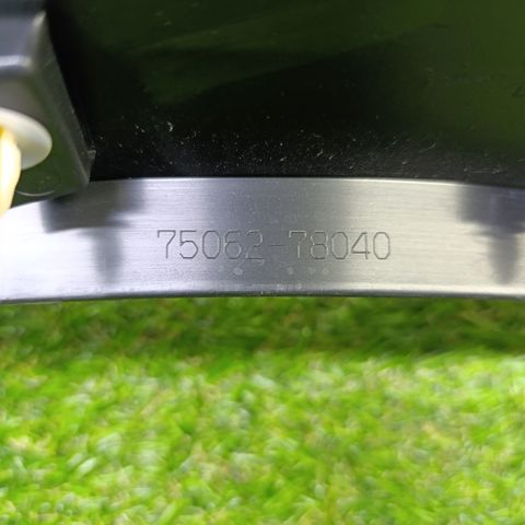Накладка задніх лівих дверей, нижніх 7506278040 TOYOTA
