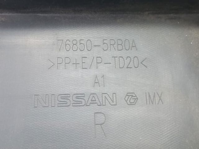 Накладка зовнішня (молдинг) порога, правий 768505RB0A NISSAN