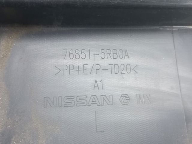 Накладка зовнішня (молдинг) порога, лівий 768515RB0A NISSAN