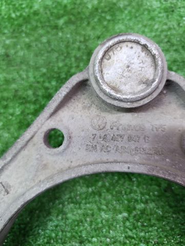 Важіль передньої підвіски верхній, лівий/правий 7L0407047B VAG