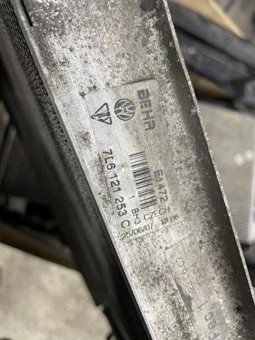 Підвіска радіатора 7L6121253C VAG