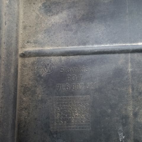 Кожух бампера заднього 7L6807421 VAG