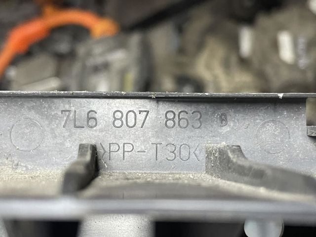 Кронштейн бампера заднього, центральний 7L6807863 VAG