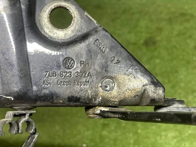 Завіс капота, правий 7L6823302A VAG