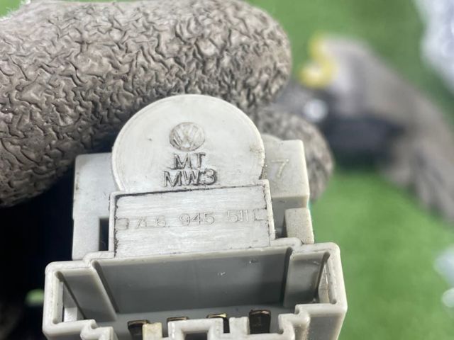 Вимикач сигналу гальмування 7L6945511 VAG