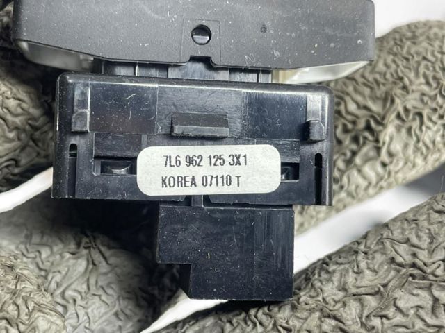 Кнопка блокування замка дверей 7L69621253X1 VAG