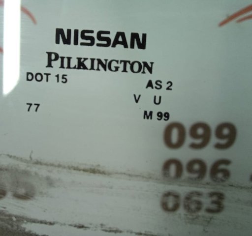 Скло передньої правої двері 803003NF0A NISSAN