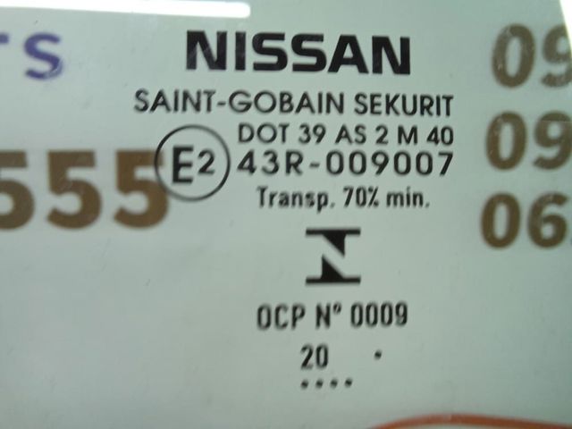 Скло пасажирських дверей 803005SF0A NISSAN