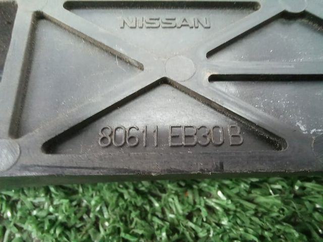 Тримач зовнішньої ручки дверей, передніх лівих 80611EB30B NISSAN
