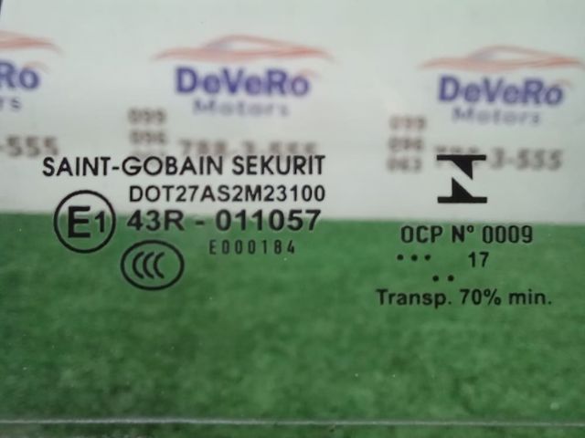 Куточок задніх правих дверей 822205DA0A NISSAN