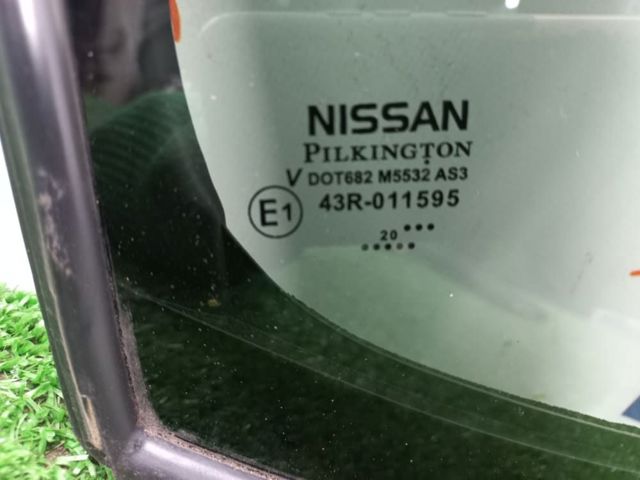 Куточок задніх правих дверей 822205SF1A NISSAN