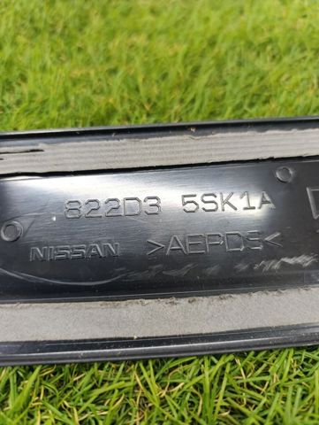Накладка задніх дверей, лівих, вертикальних 822D33NF0A NISSAN