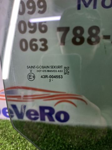 Скло заднє праве 823005NA2A NISSAN