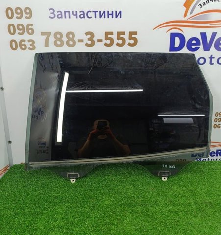 Скло заднє ліве 823013KA1A NISSAN