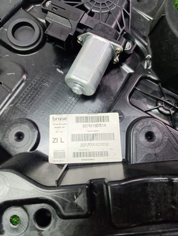 Двигун стеклопод'емника двері задньої, лівої 827315DM0A NISSAN