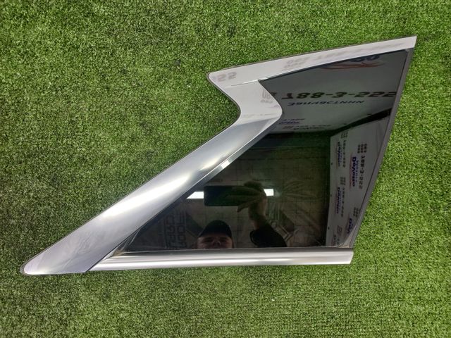 Стукло багажника, праве 833005NA0C NISSAN