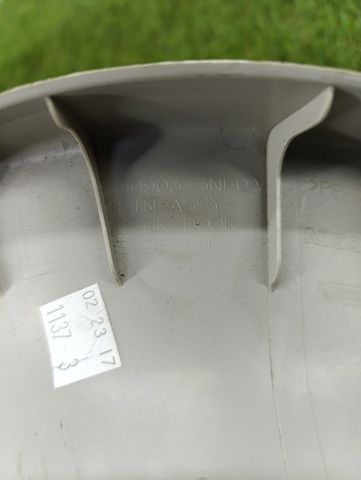 Обшивка кришки багажника 909033NF0A NISSAN