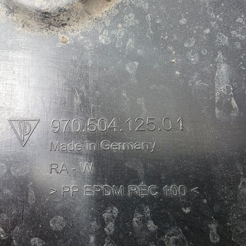 Підкрилок передній лівий 97050412501 PORSCHE