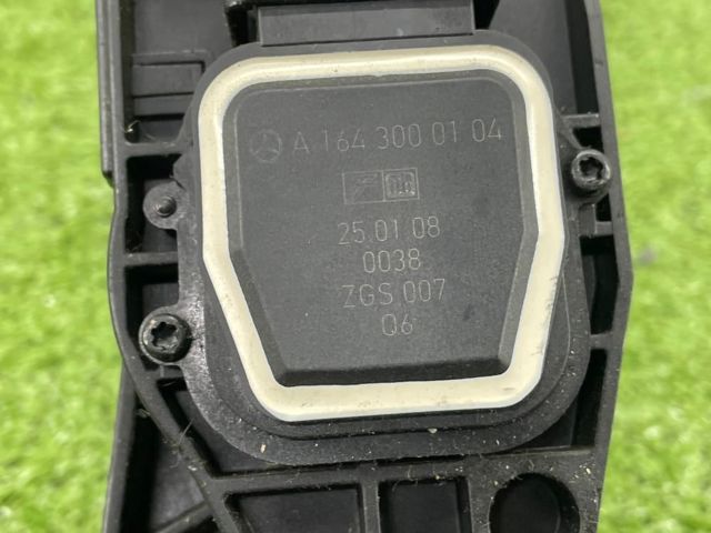 Педаль акселератора A1643000104 MERCEDES