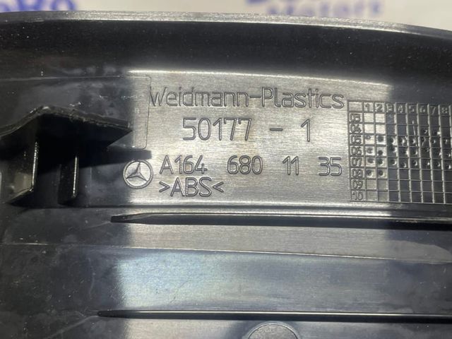 Накладка дверного порога внутрішня, задня ліва A1646801135 MERCEDES