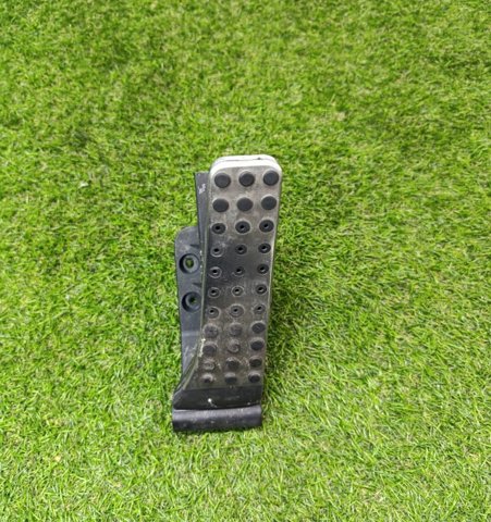 Підаль газу Mercedes E