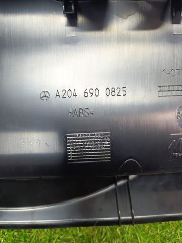 Облицювання задньої панелі багажника A2046900825 MERCEDES