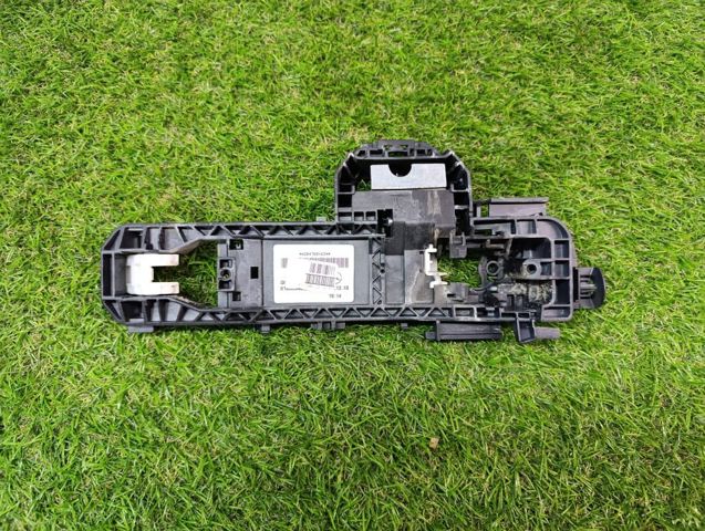 Тримач зовнішньої ручки дверей, передньої правої A2047602434 MERCEDES