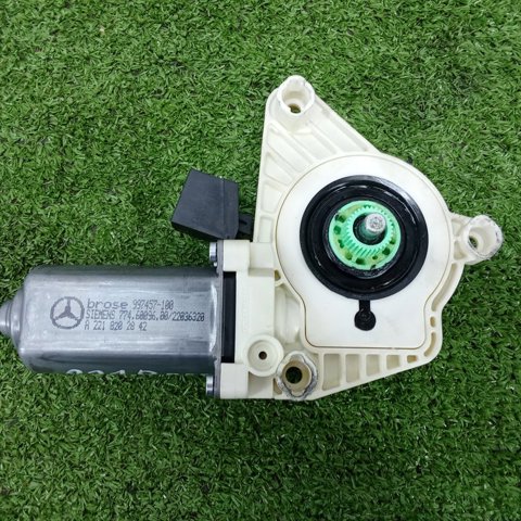 Двигун склопідіймача двері передньої, правої A2218202842 MERCEDES