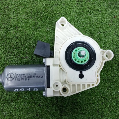 Моторчик склопідйомника двері задніх, правих A2218203042 MERCEDES