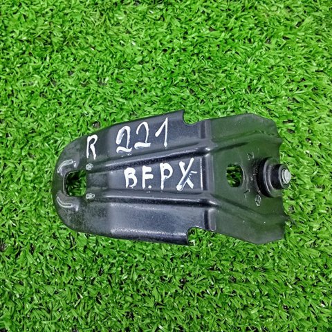 Кронштейн кріплення крила переднього лівого, передній A2218800048 MERCEDES