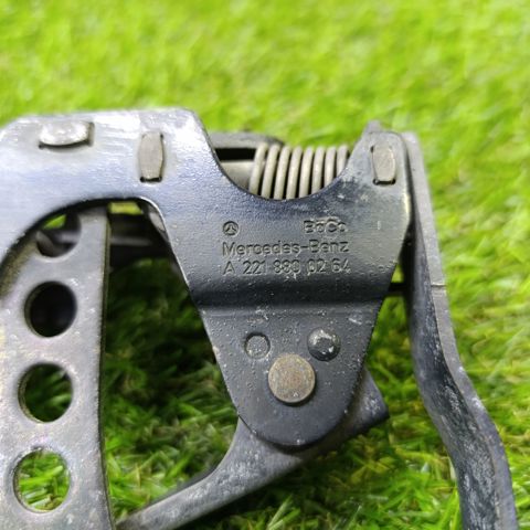 Замок кришки капота A2218800264 MERCEDES