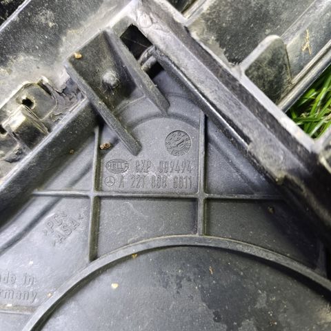 Решітка A22188002839040 MERCEDES