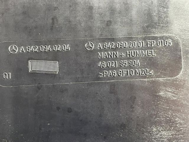 Корпус повітряного фільтра, правий A6420902001 MERCEDES