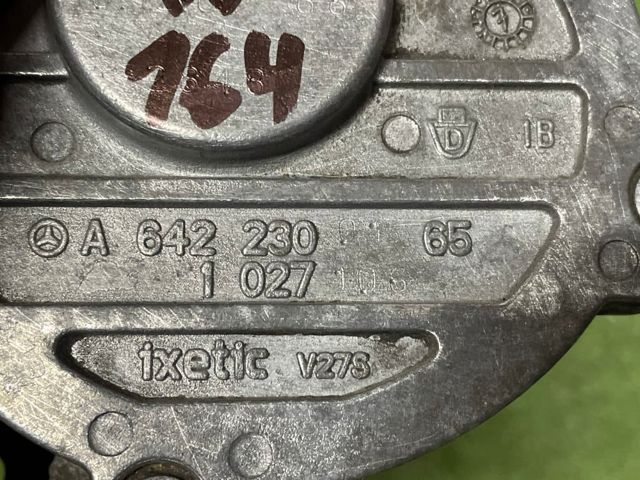 Насос вакуумний A6422300165 MERCEDES